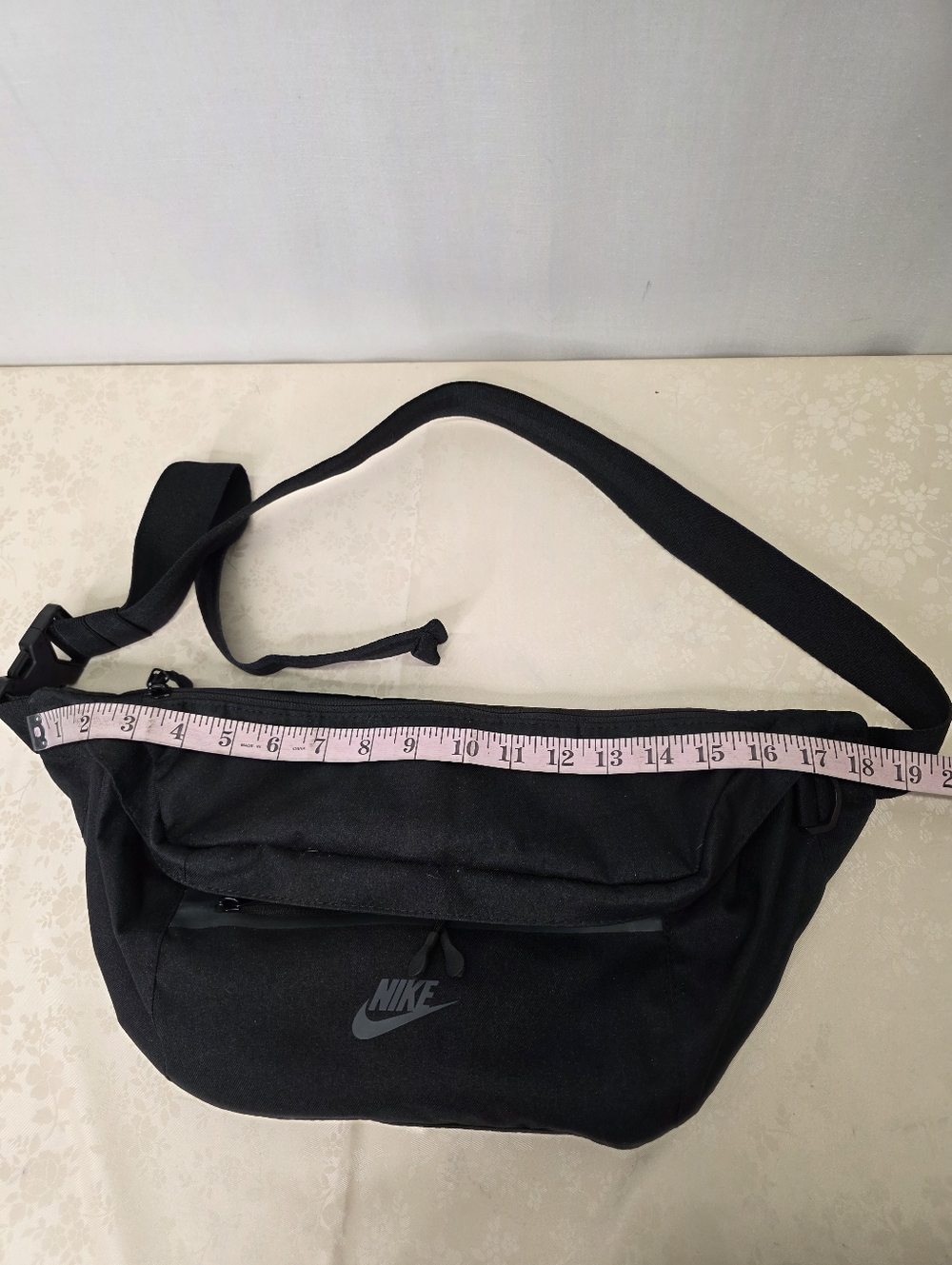 Nike Tech Hip Pack Large Black Crossbody Fanny Pack 10L BA5751-010 - Picture 8 of 9